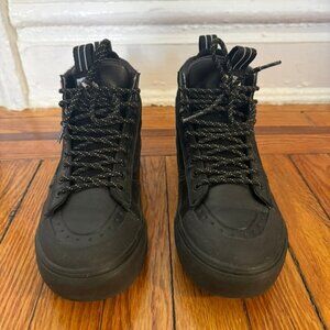 Vans MTE Sk8-Hi Waterproof Insulated Sneaker Black Gender Neutral M6.5/W8